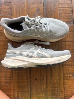 ASICS Track Club Women’s - size 9